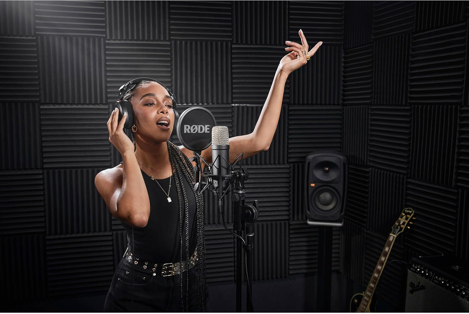 Rode NT1 Signature Condenser Mic Bundle with Scarlett 2i2 4G Interface, NTH-100 Headphones, and MS7701B Tripod — 4 dBA XLR Studio Mic for Vocal Recording, Singing, Voice Over, Podcasting
